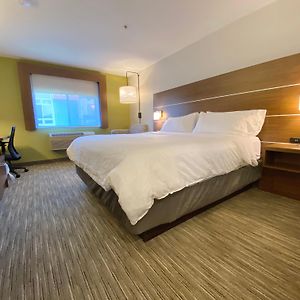 Standard King Room Accessible Tub Mobility Access